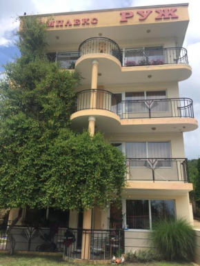  Villa Ruzh Apartments  Золотые Пески